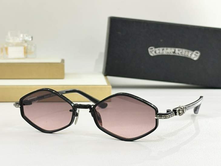 Picture of Chrome Hearts Sunglasses _SKUfw76704348fw